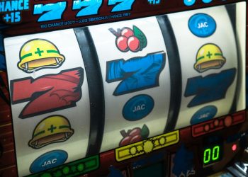 Slot Machine Etiquette: Dos and Don’ts for Enjoying Slot Gaming in Land-based Casinos