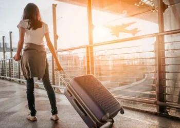 How Technology Helps Travelers Save Money